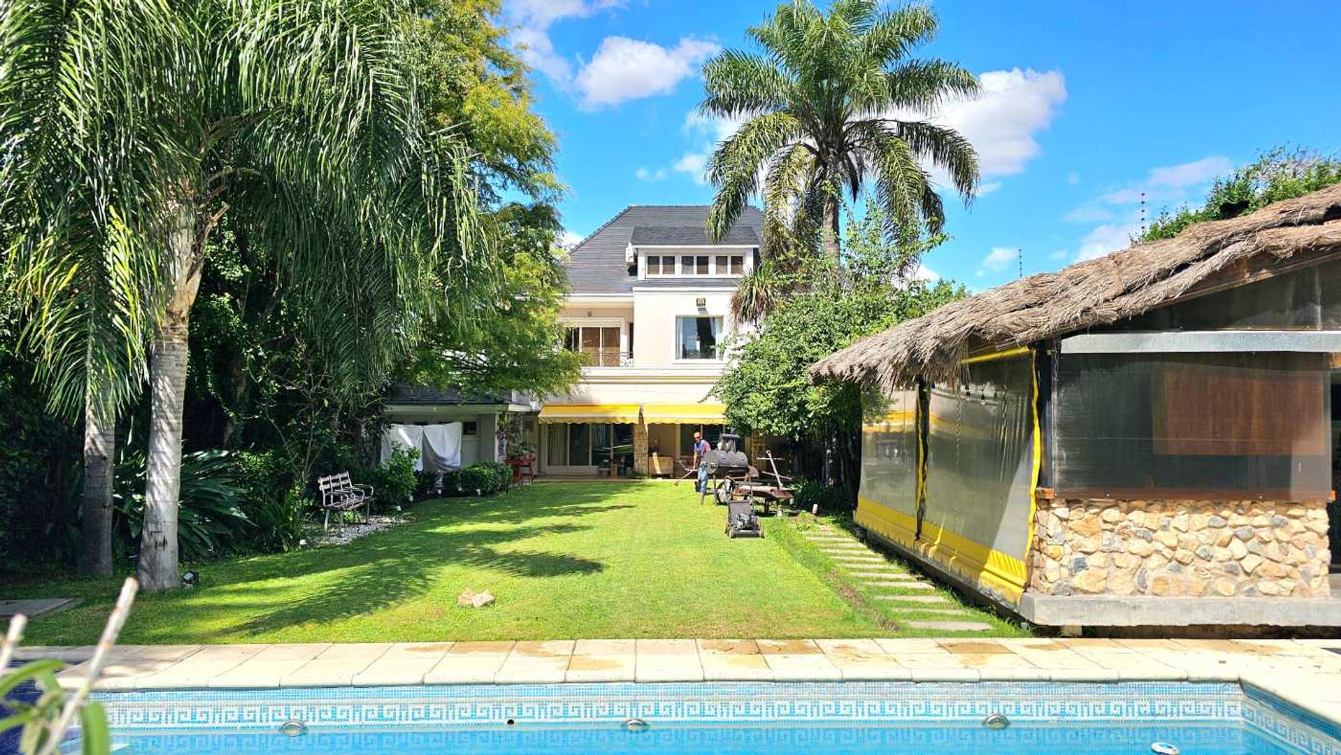 Important Sale: Covered house 650 square meters in Vicente Lopez