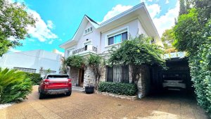 Venta Importante Casa 650 m2 cub en Vicente Lopez