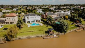 Casa al río en Barrio San Marco con Muelle privado