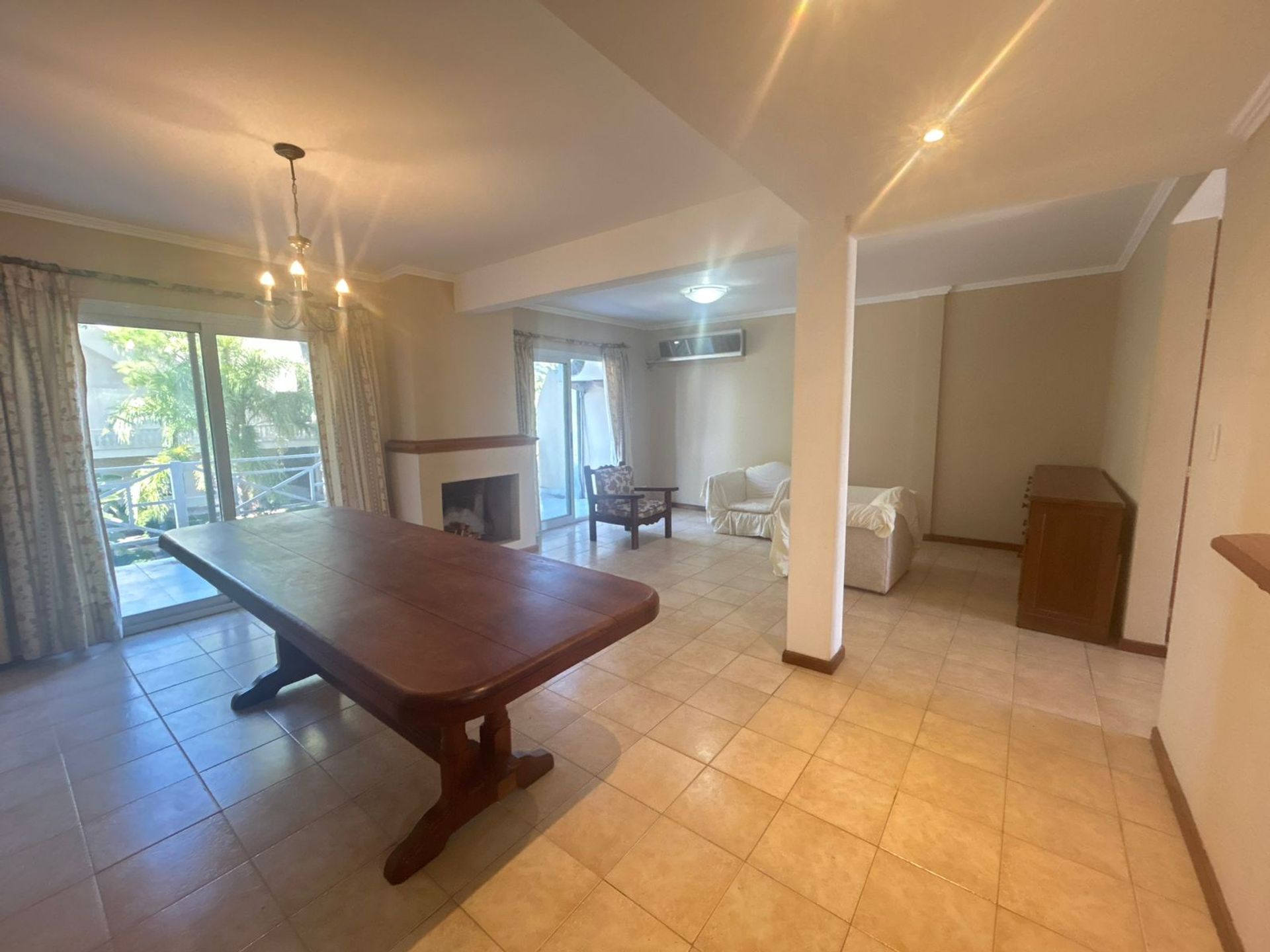 Venta Depto 5 amb. con balcón cochera amarra.