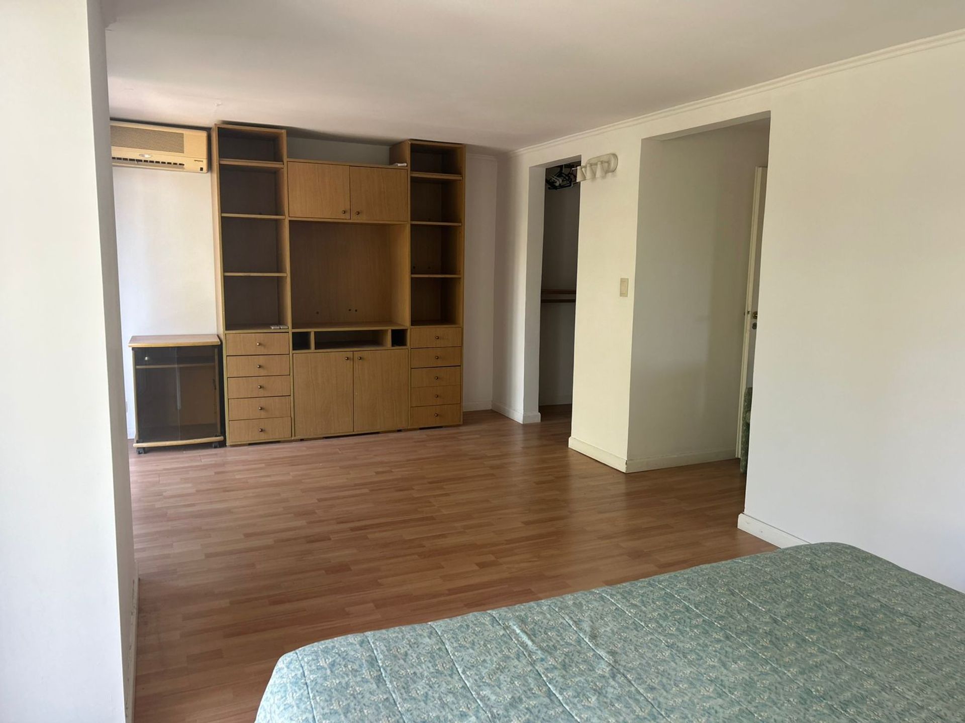Venta Depto 5 amb. con balcón cochera amarra.