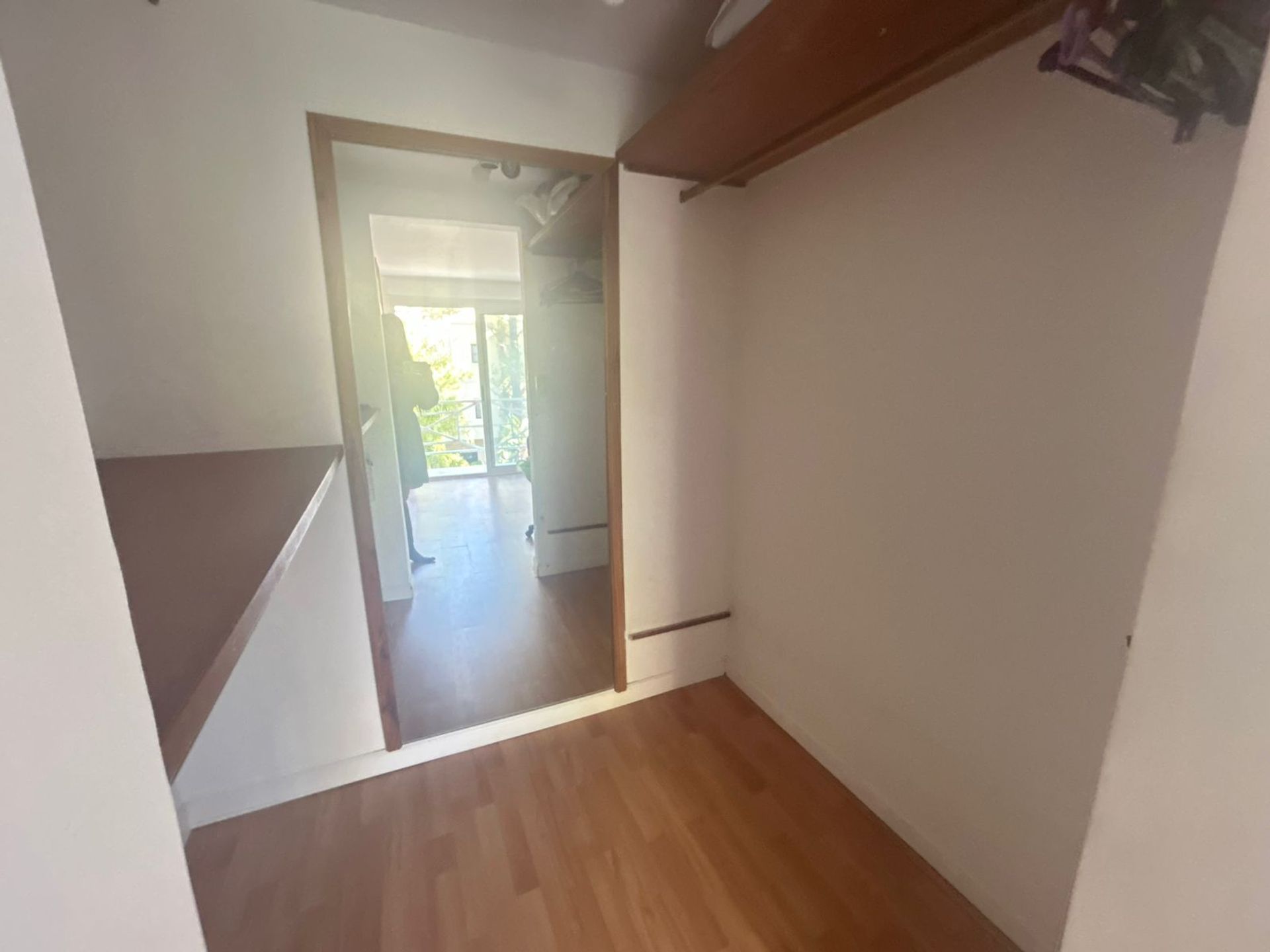 Venta Depto 5 amb. con balcón cochera amarra.