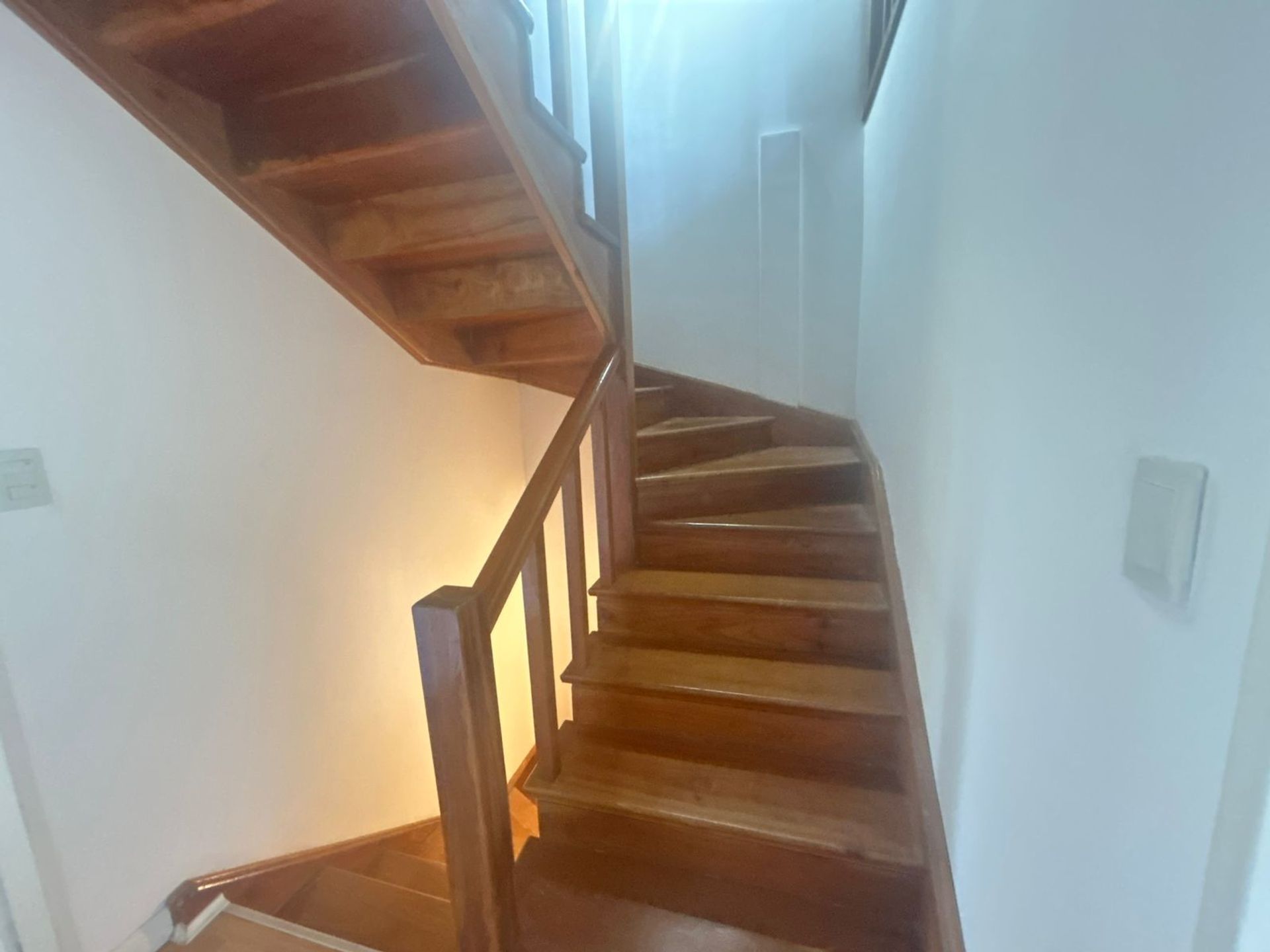 Venta Depto 5 amb. con balcón cochera amarra.