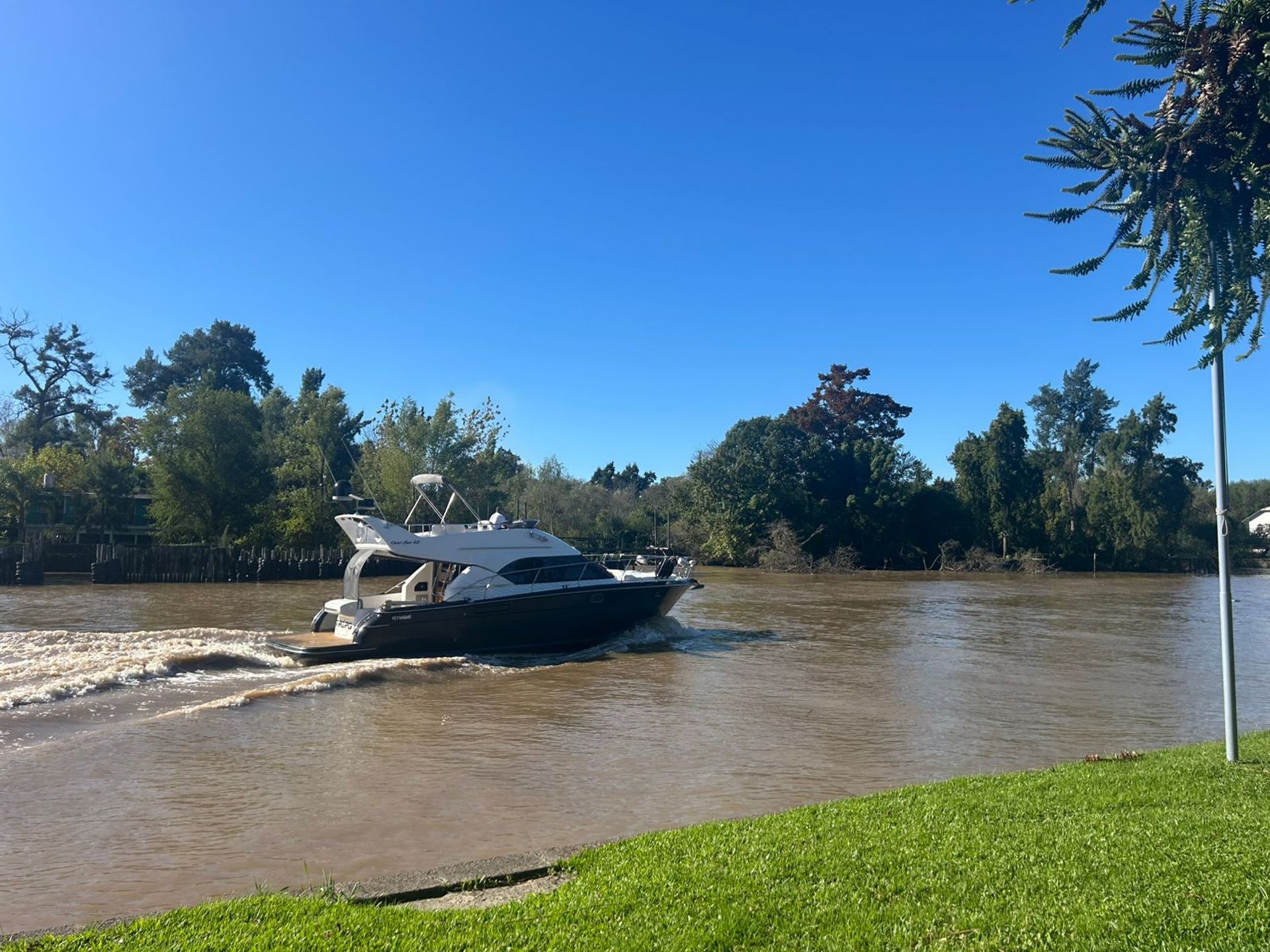 Venta Depto 5 amb. con balcón cochera amarra.