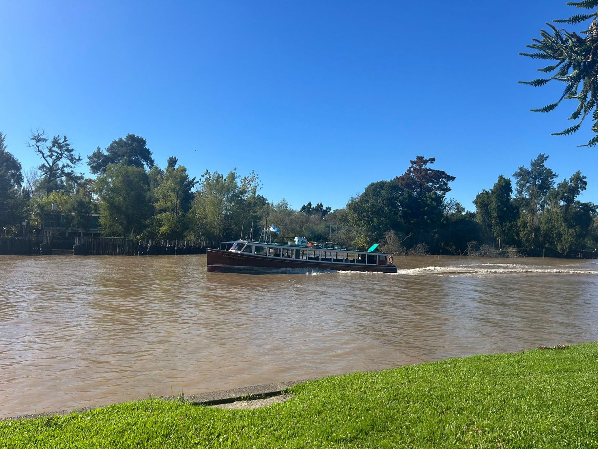 Venta Depto 5 amb. con balcón cochera amarra.