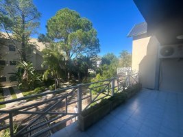 Apartment for Sale: 5 rooms with balcony and attached garage.