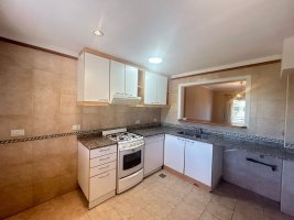 Apartment for Sale: 5 rooms with balcony and attached garage.