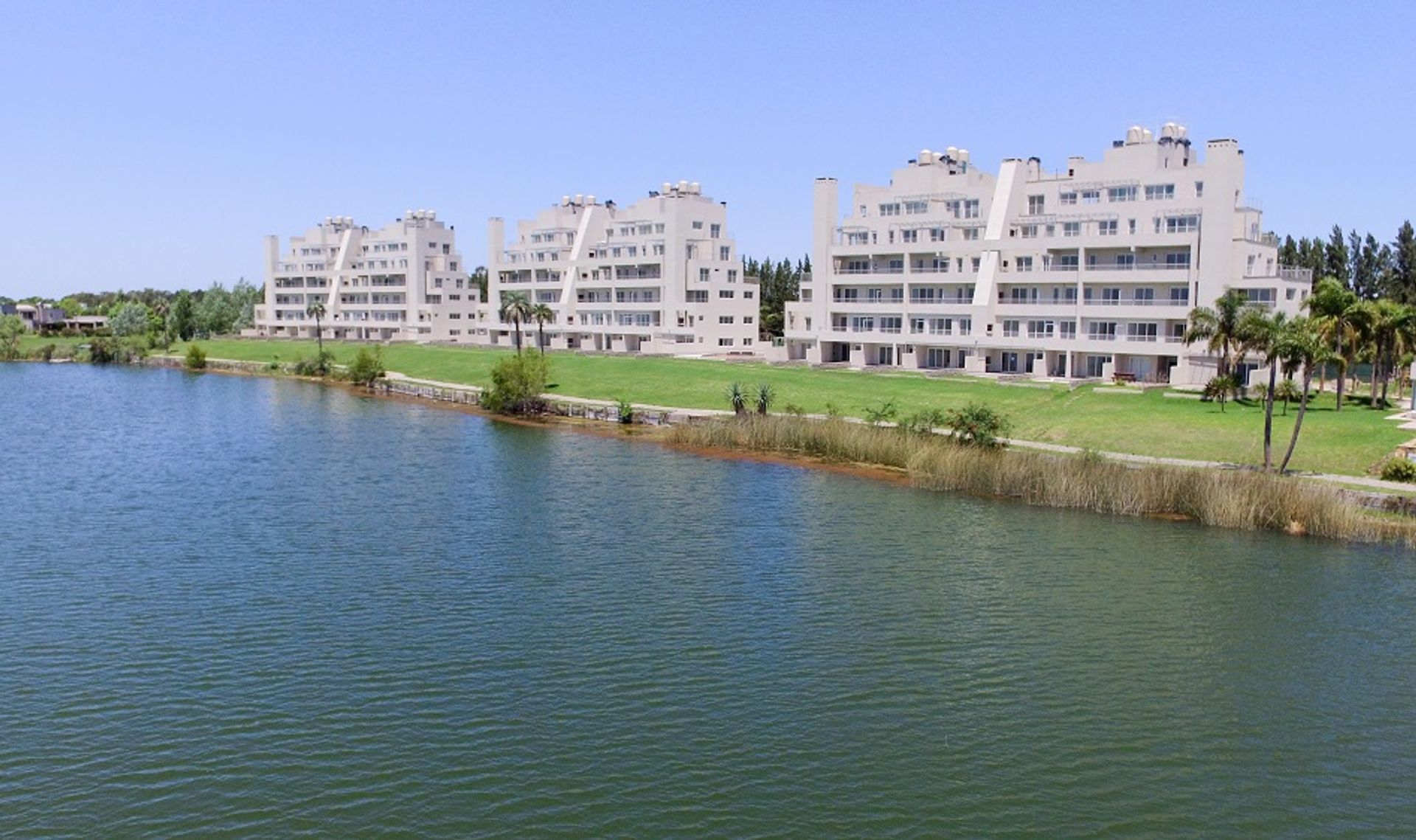 Venta Dpto 3 amb al lago CON RENTA