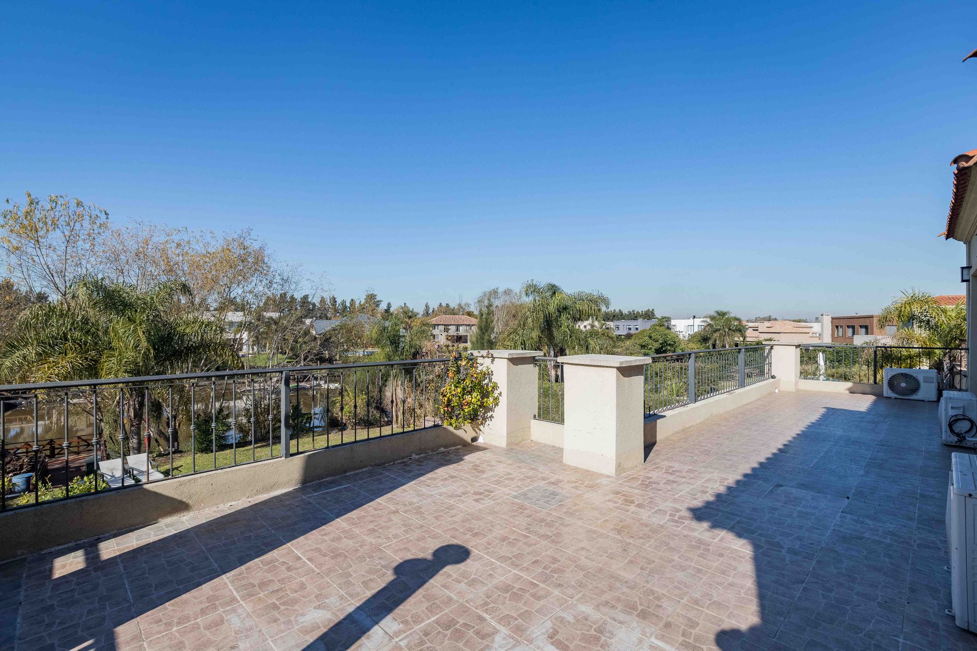 Venta Casa Al Rio Con Amarra Y 5 Dormitorios
