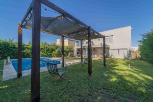Venta Casa 4 Amb Con Pileta Barrio San Gabriel