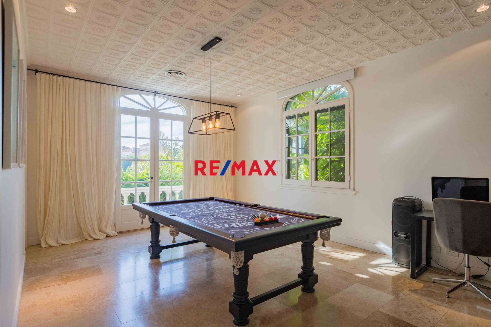 Venta Casa Cabos del Lago 7 ambientes al agua
