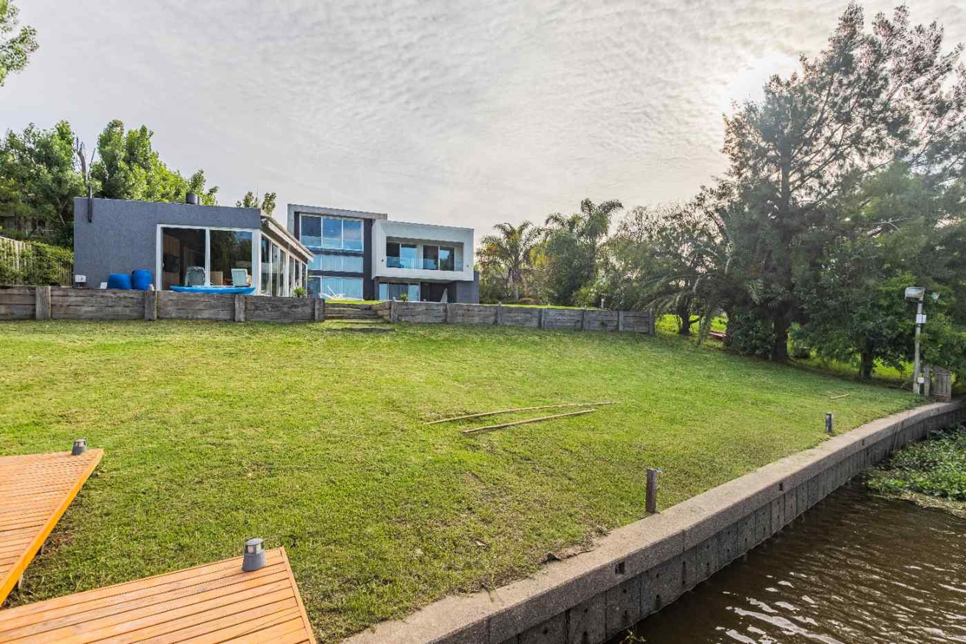 Venta Casa 35 mts de costa al Rio/ apto credito