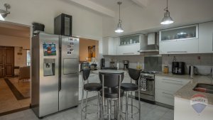 7-Room House for Sale with Playroom – Martinez