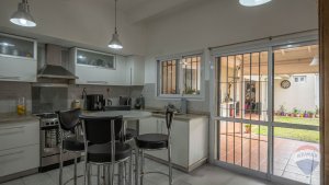 7-Room House for Sale with Playroom – Martinez