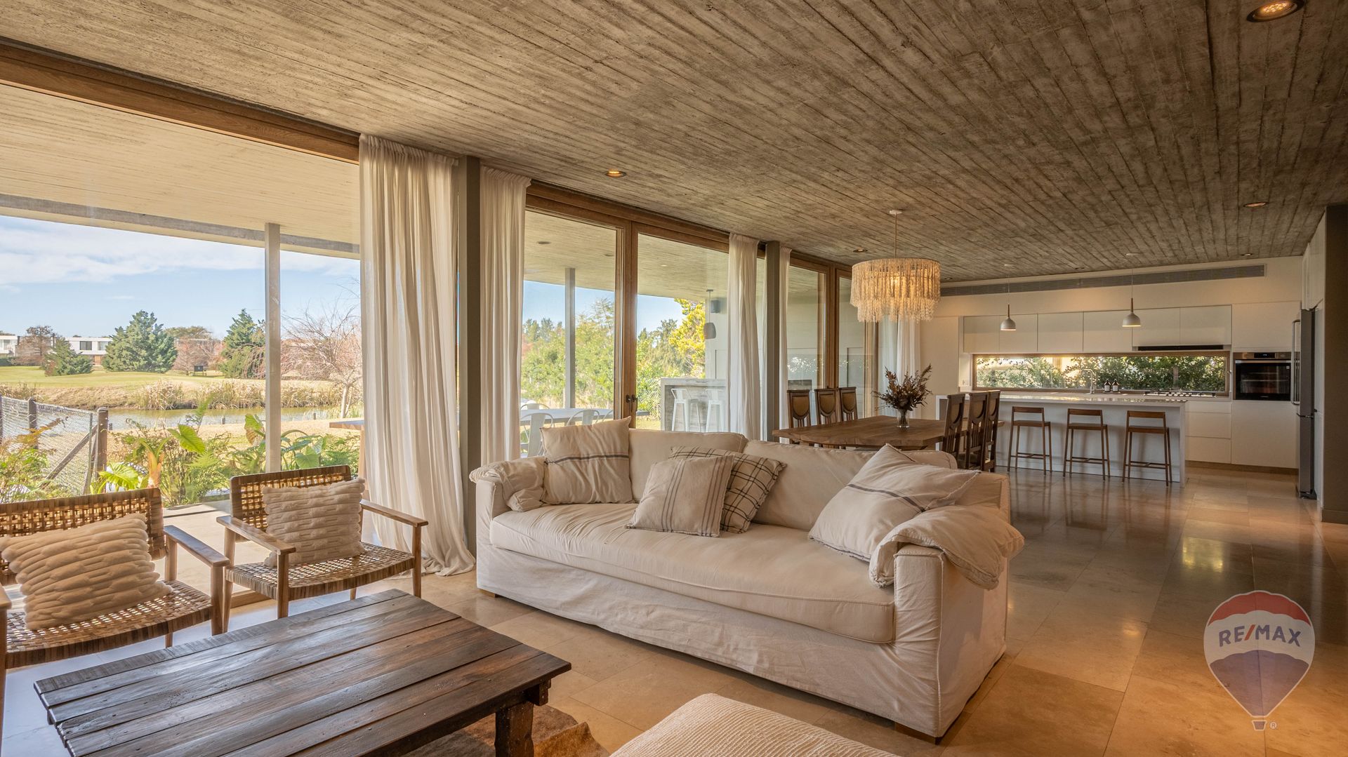 Casa En Venta Al Agua Y Golf