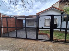 4-Room House for Sale – Villa Adelina, Large Lot