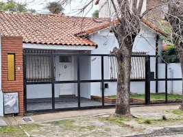 4-Room House for Sale – Villa Adelina, Large Lot