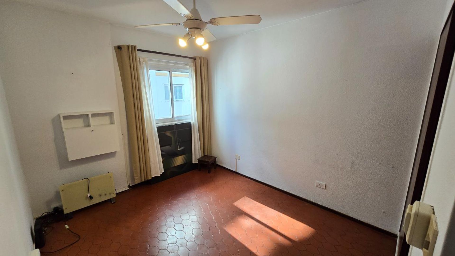 Venta Depto. 3 Ambientes Con Balcon, Oportunidad