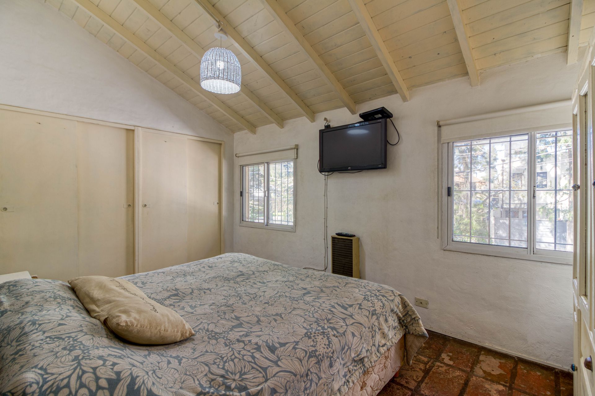 Casa Venta 4 Dorm. Don Torcuato Triangulo Pileta