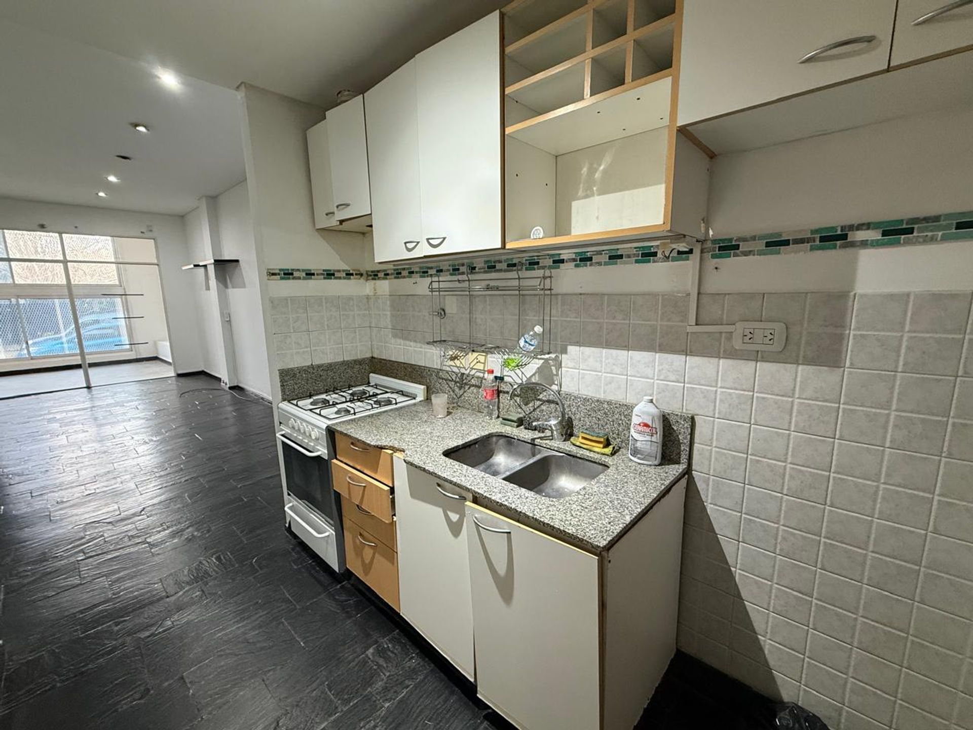 Venta monoambiente con amentéis en Olivos
