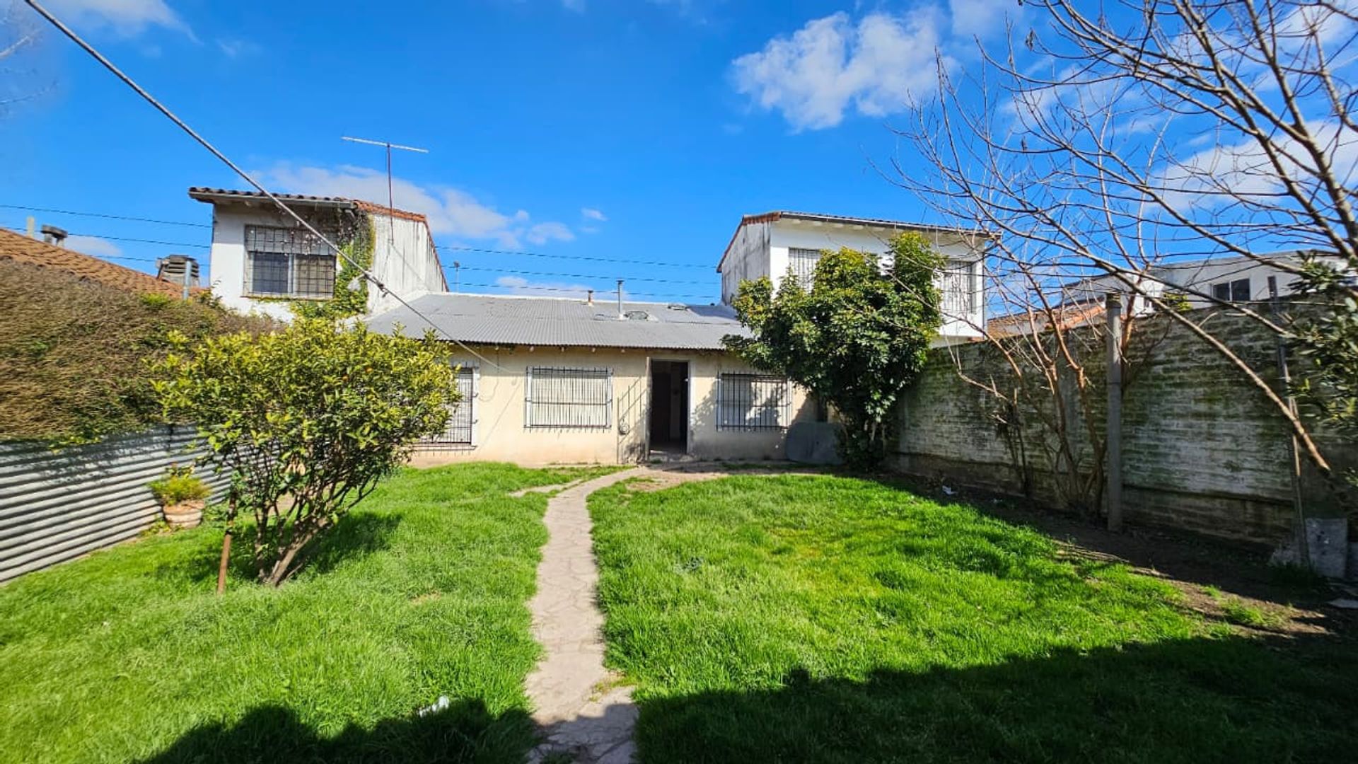 Oportunidad! Casa con jardín en Tigre!