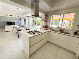 4-Room House for Sale, Vte Lopez, Pool and Garden