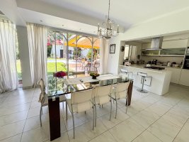 4-Room House for Sale, Vte Lopez, Pool and Garden