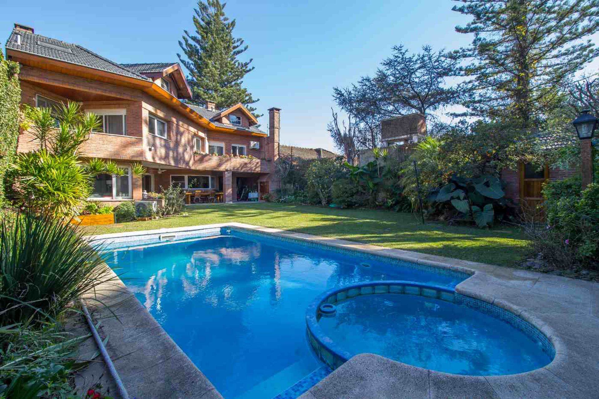 Venta Casa 7 amb Barrio Aleman Martínez
