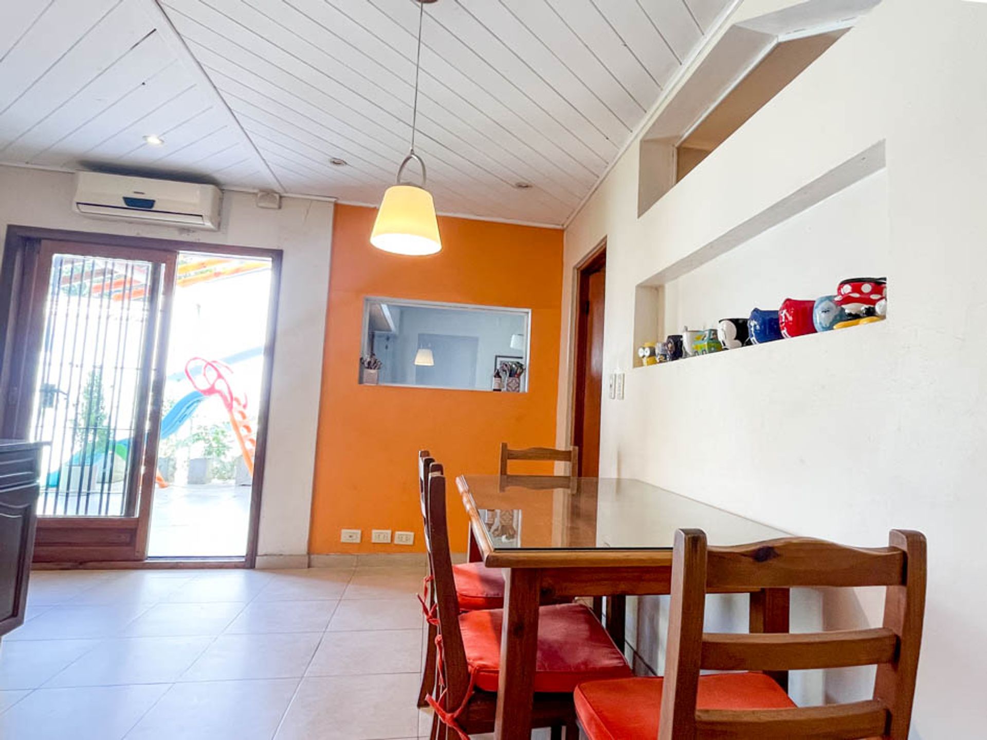 Venta casa 6 ambientes Martinez pileta reciclada