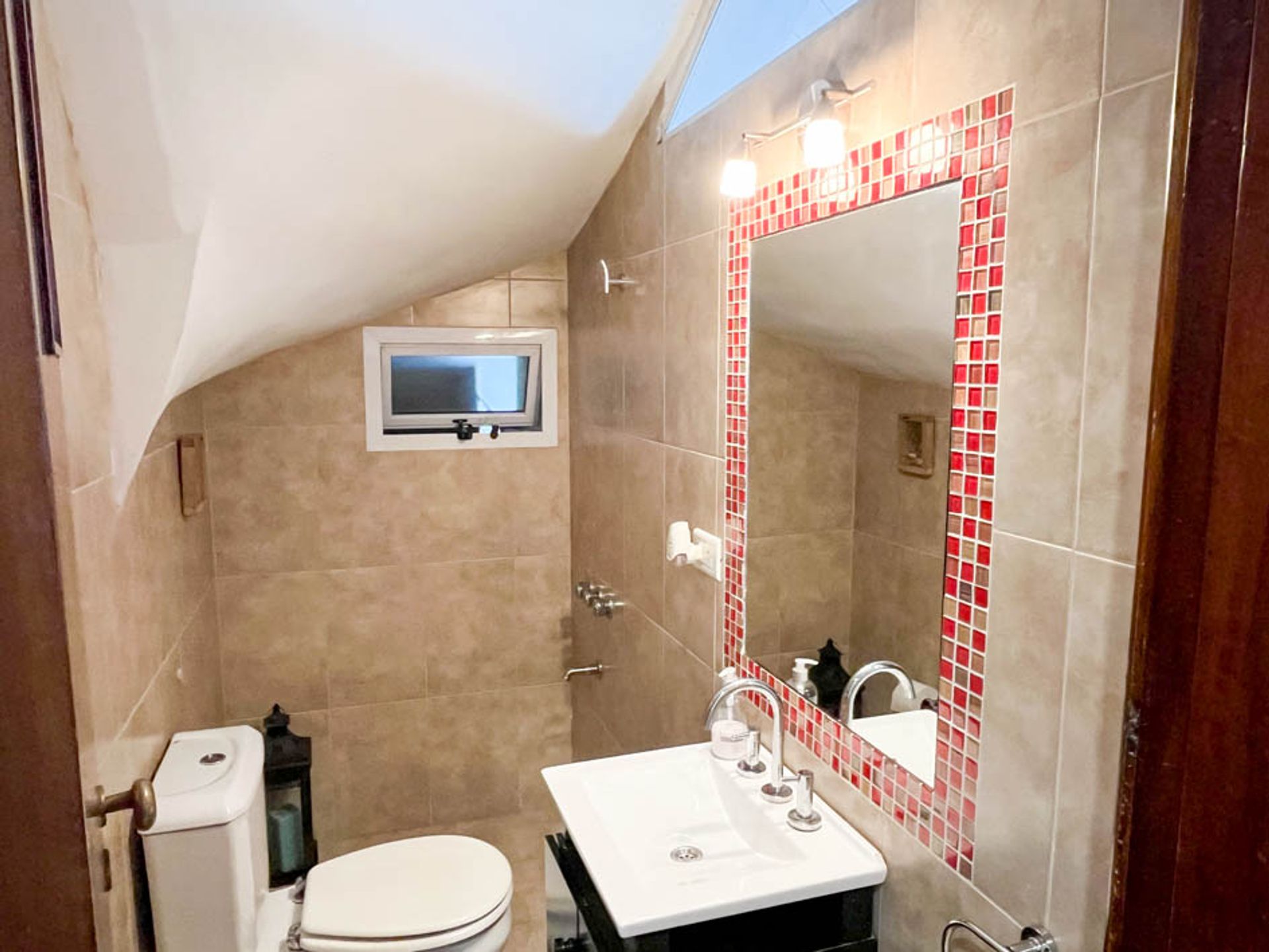 Venta casa 6 ambientes Martinez pileta reciclada