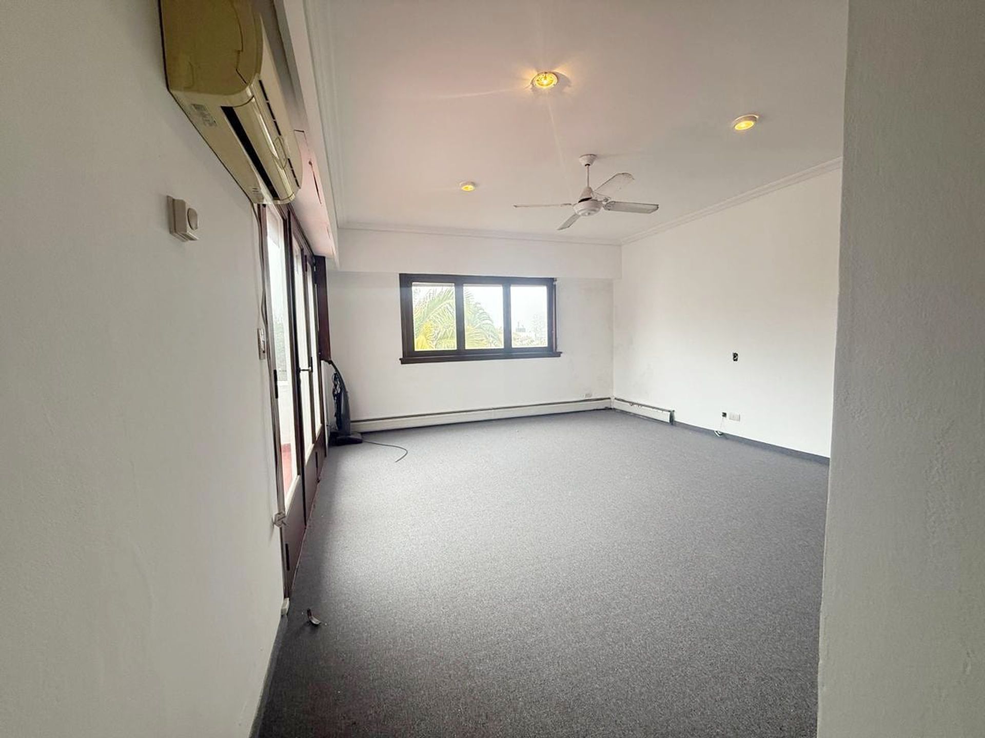 Venta casa Victoria 5 dorm jardín cochera doble