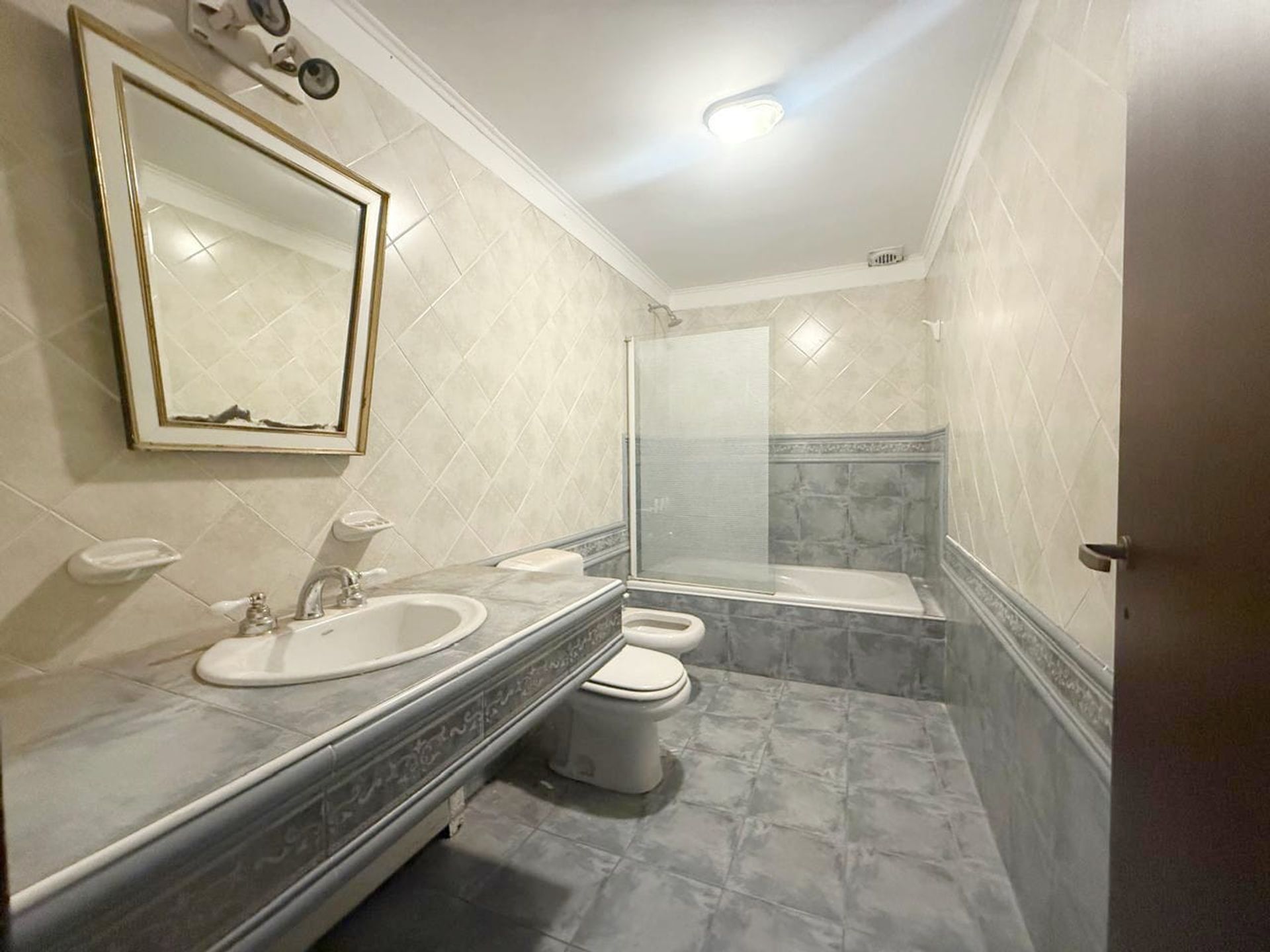 Venta casa Victoria 5 dorm jardín cochera doble