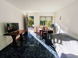 Apartment for Sale – 5 rooms, Olivos, patio, garage, credit