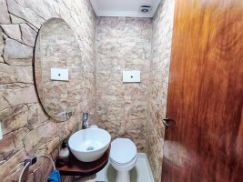 Apartment for Sale – 5 rooms, Olivos, patio, garage, credit
