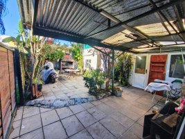 Apartment for Sale – 5 rooms, Olivos, patio, garage, credit
