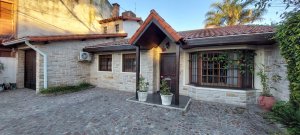 Venta Casa 5 ambientes Acassuso Pileta Jardín