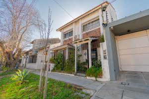 Venta PH tipo casa en Olivos 5 ambientes con patio