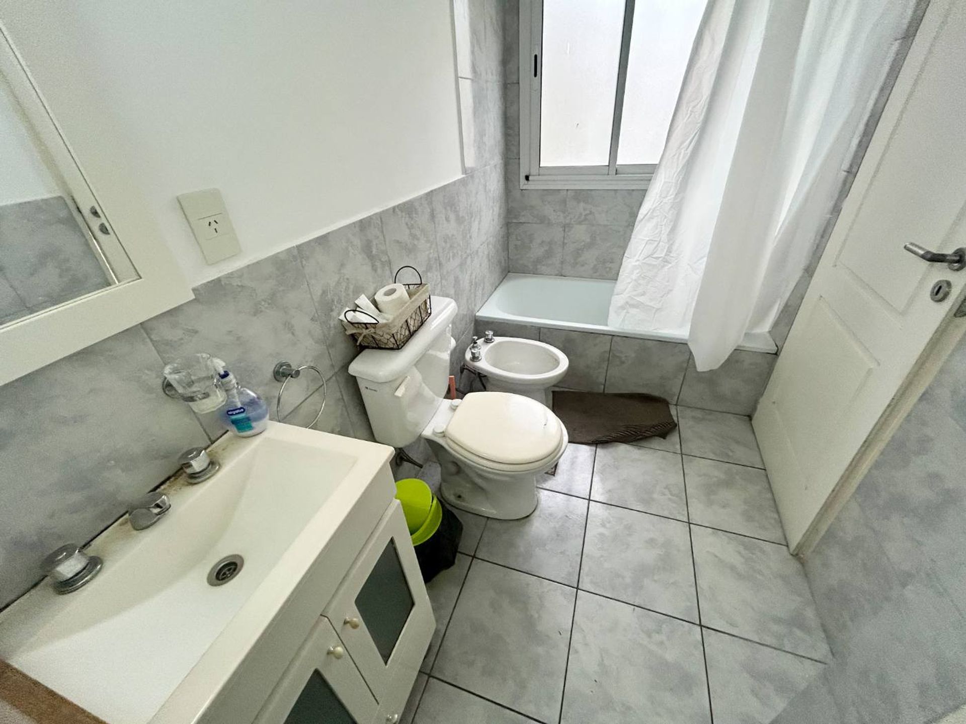 Venta Dpto 2 amb con 2 cocheras cub. Beccar