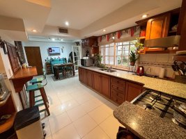 House for Sale – 5 Rooms – Olivos – Garden – Garage