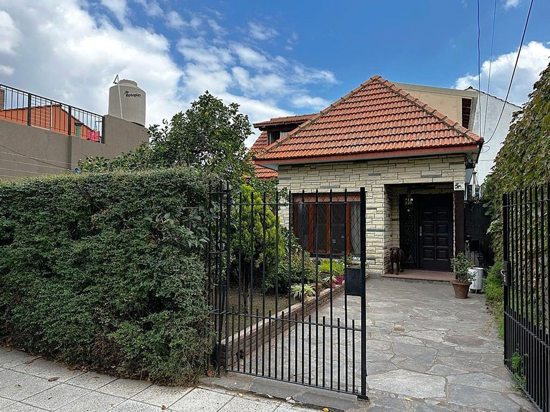 4-Room House for Sale with Garden Facing Martinez
