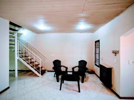 Triplex for Sale – 6 Rooms, Pool, Garage – San Isidro