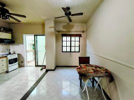 Triplex for Sale – 6 Rooms, Pool, Garage – San Isidro