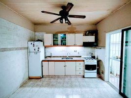 Triplex for Sale – 6 Rooms, Pool, Garage – San Isidro