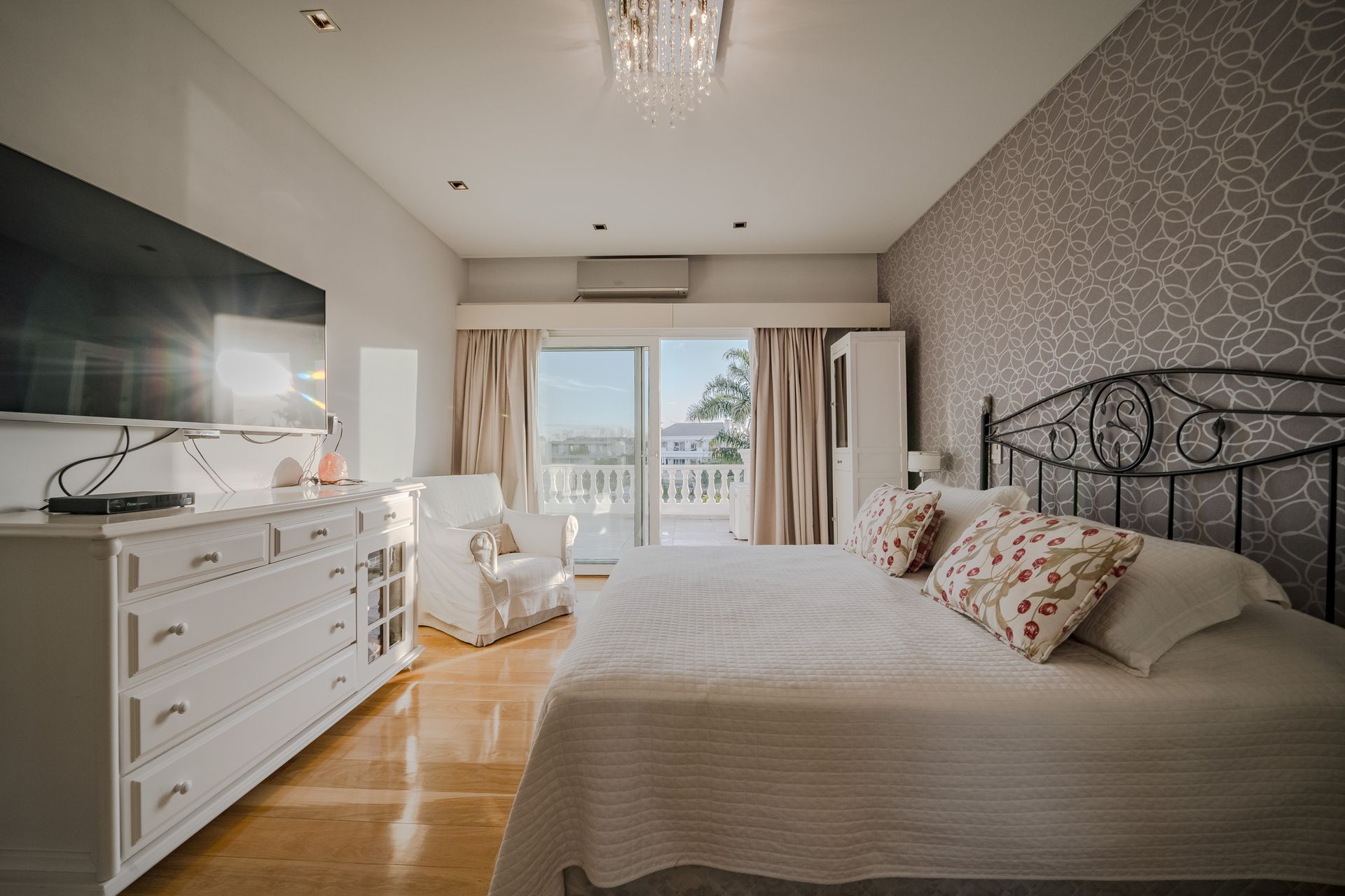 Alquiler Casa Con Muebles Barrio Los Castores Ii