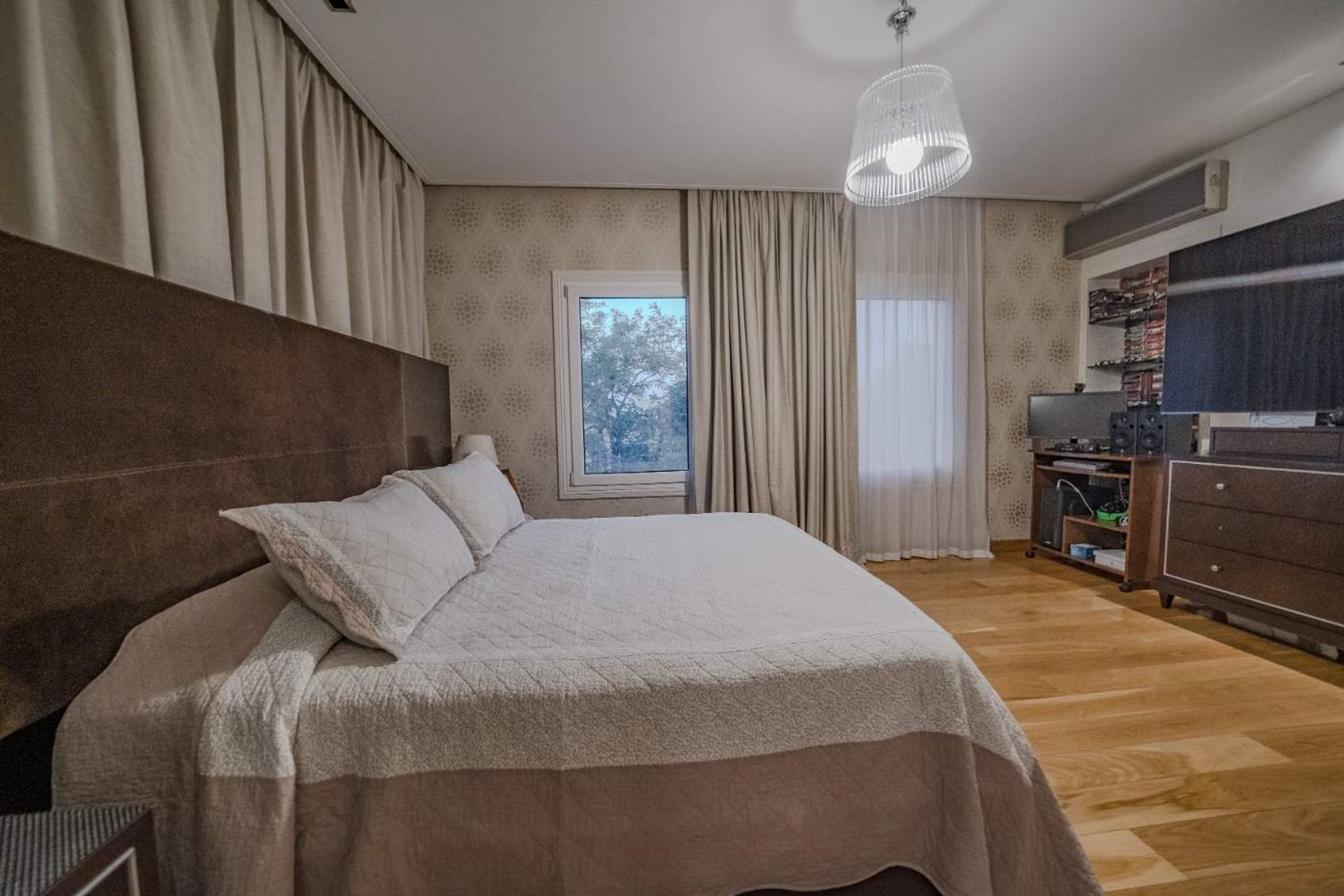 Alquiler Casa Con Muebles Barrio Los Castores Ii