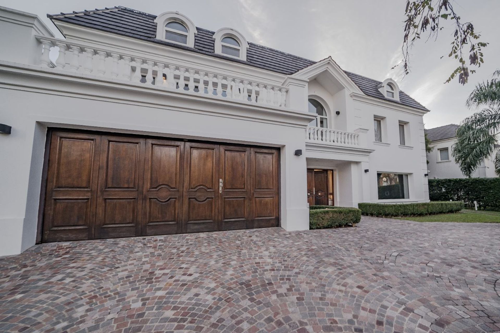 Alquiler Casa Con Muebles Barrio Los Castores Ii