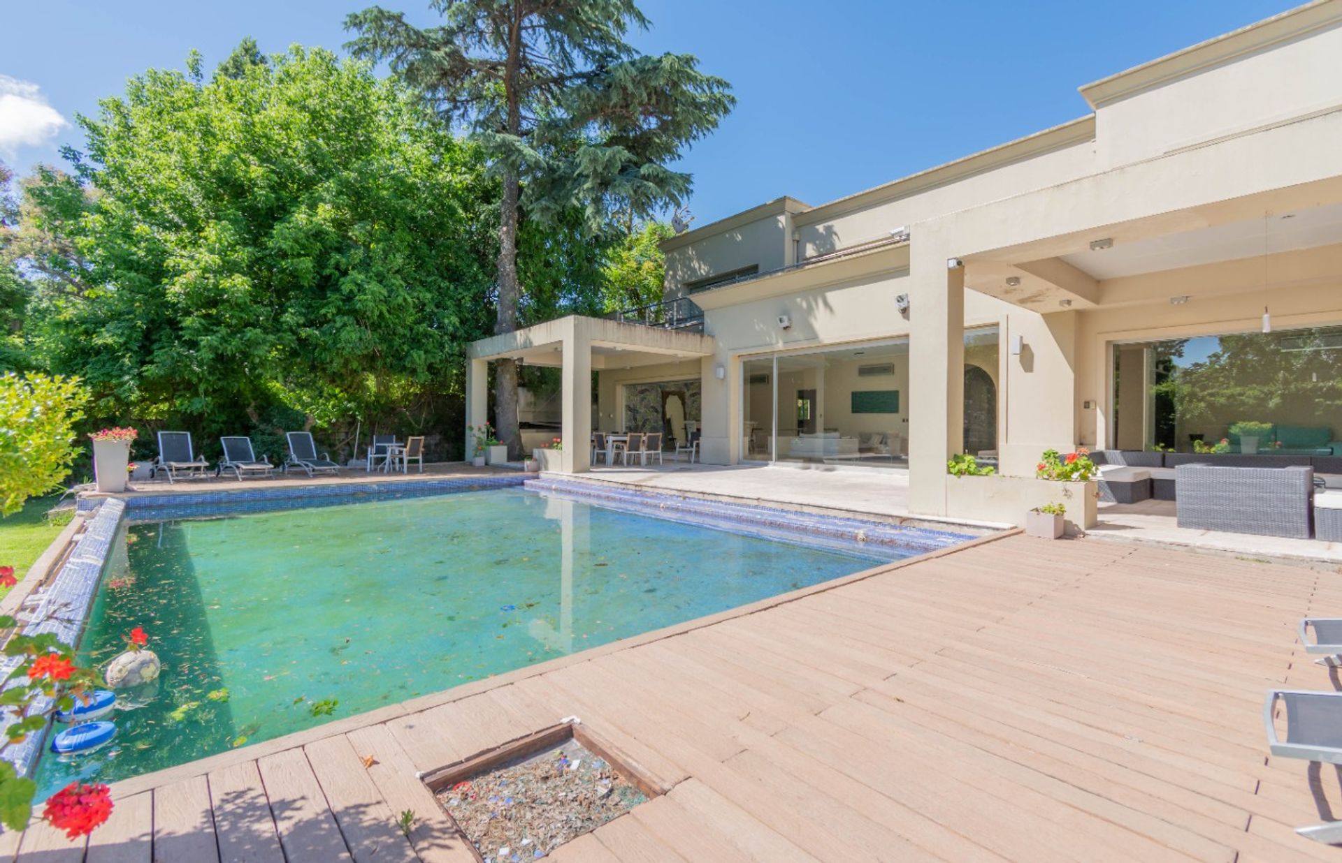 Venta casa San Isidro-7 amb.-Pileta-Jardin-633 M2