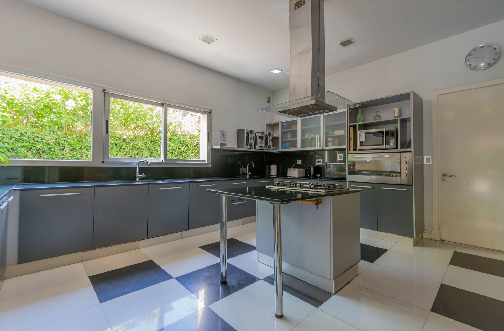 Venta casa San Isidro-7 amb.-Pileta-Jardin-633 M2