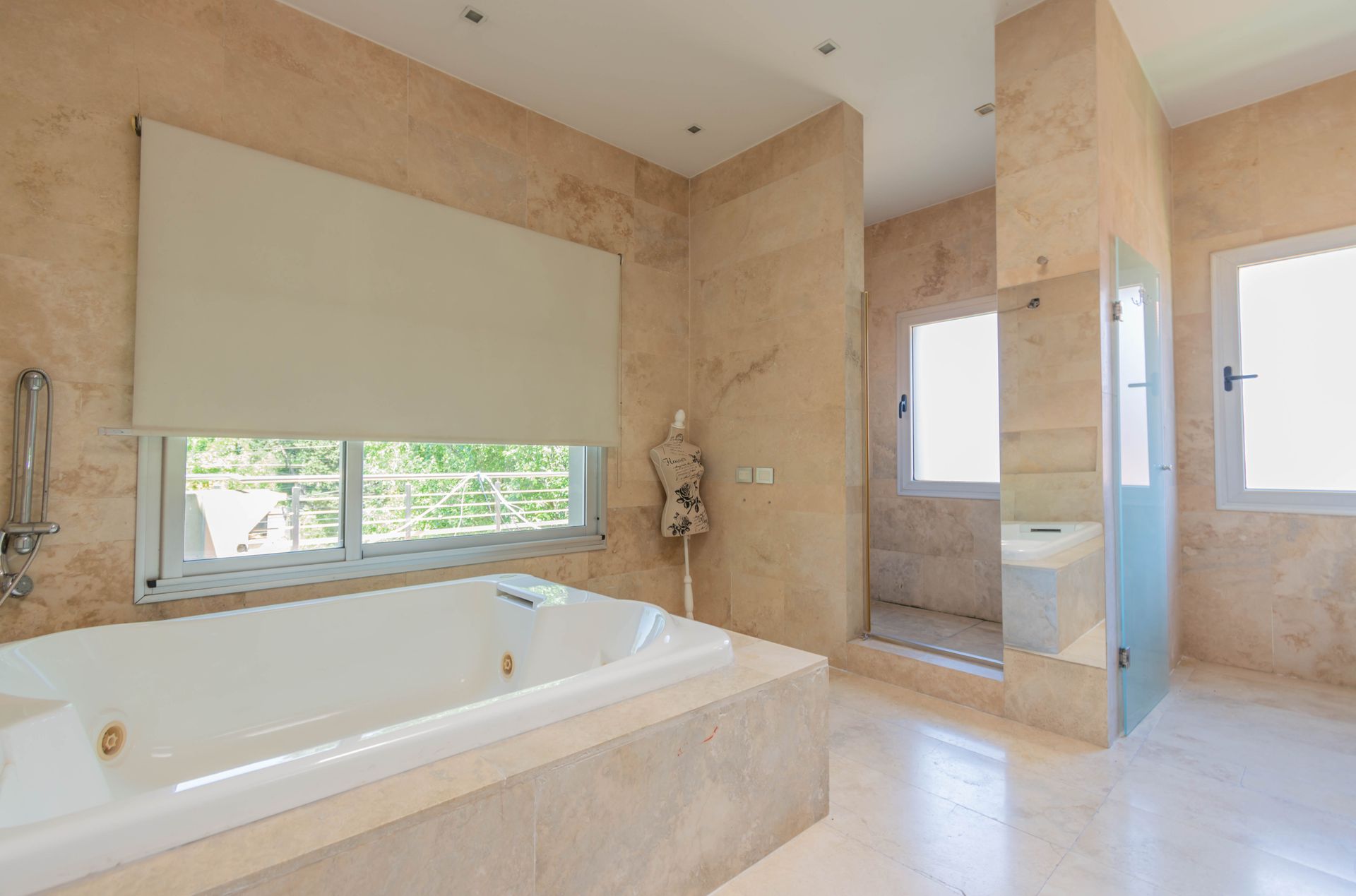 Venta casa San Isidro-7 amb.-Pileta-Jardin-633 M2