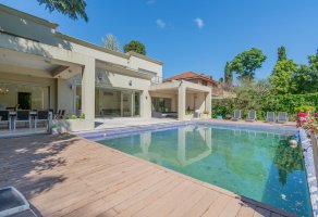 Venta casa San Isidro-7 amb.-Pileta-Jardin